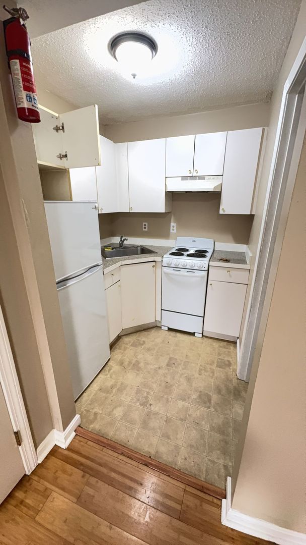 Westfield Apartment: 434 Russell Road