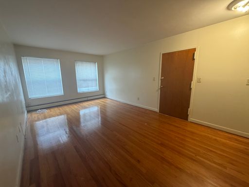 Spacious 2-Bedroom Corner Unit Apartment – Heat & Hot Water Included! – photo 1