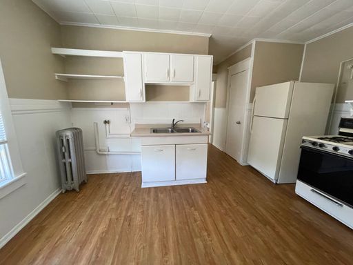 2 Bedrooms Apartment with Heat and Hot Water Included!!!