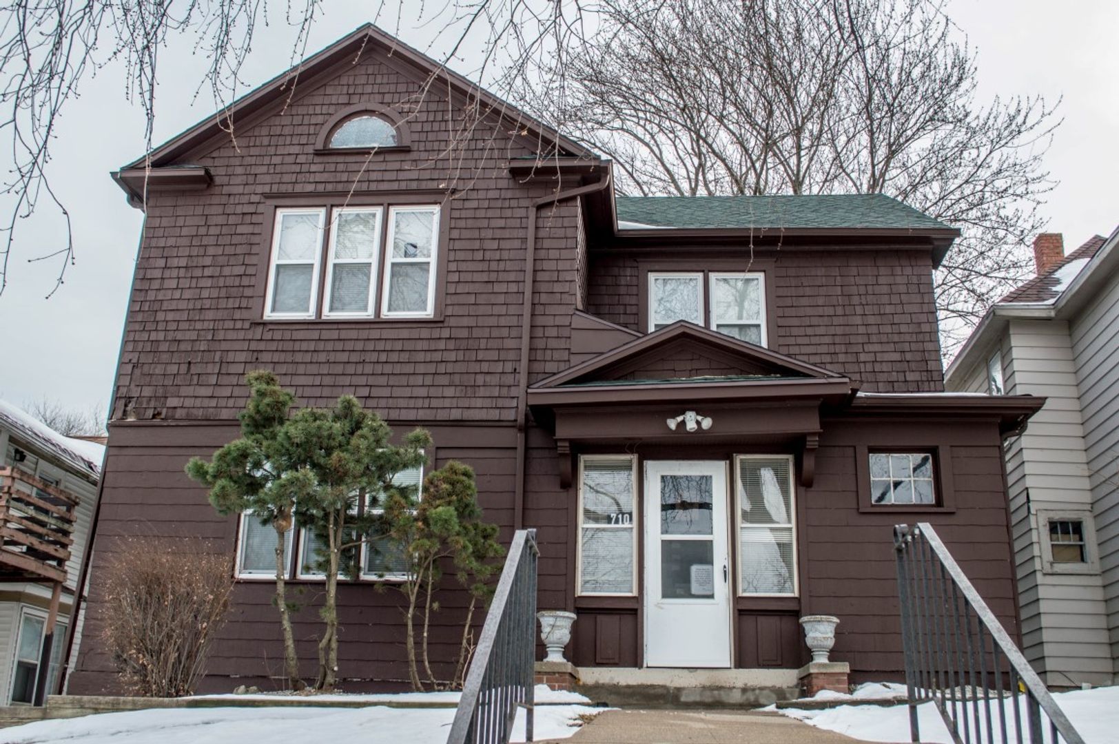 Boone Apartment: 710 Benton St.