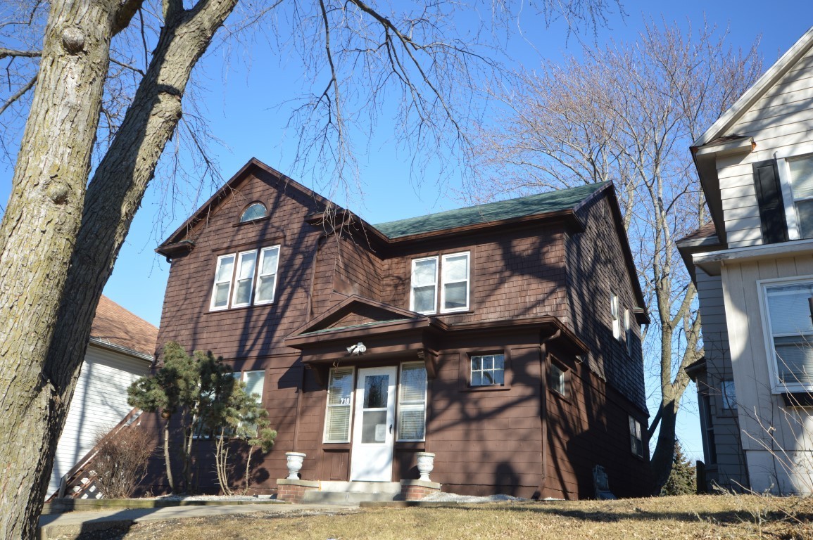 Boone Apartment: 710 Benton St.