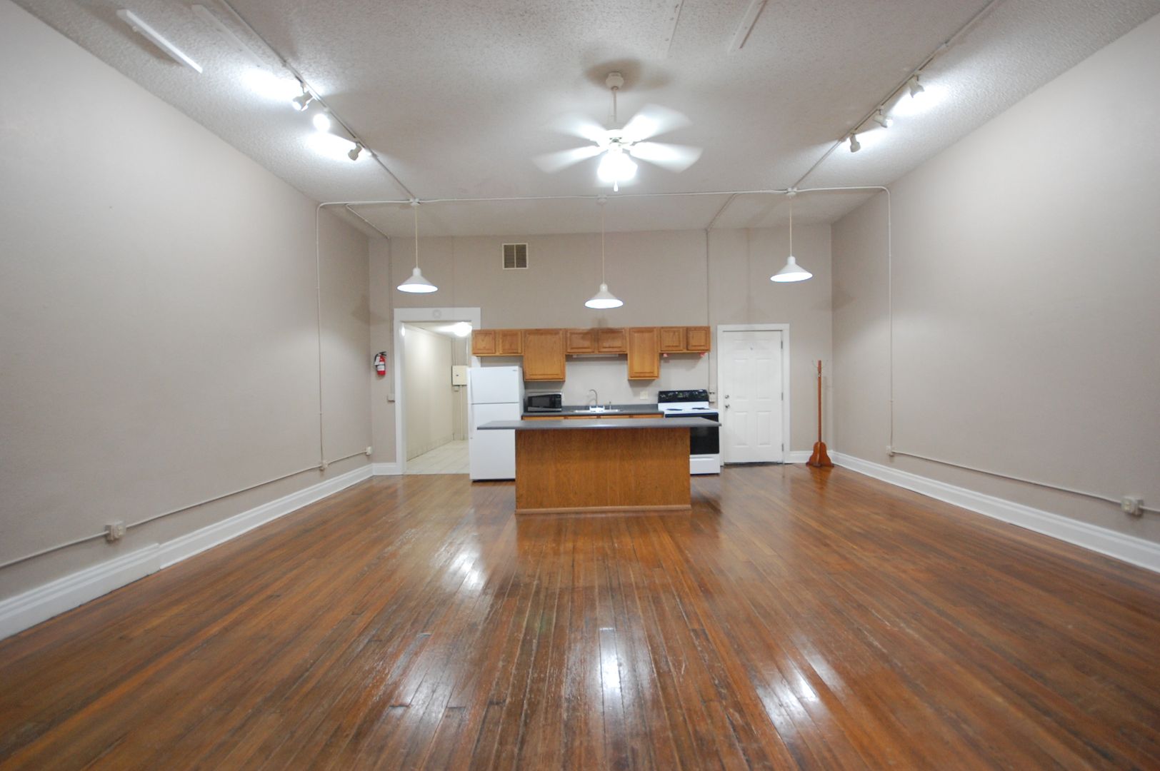 Boone Apartment: 717.5 Story St.