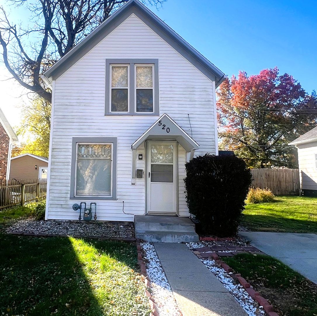 Boone House: 520 W. 5th St.