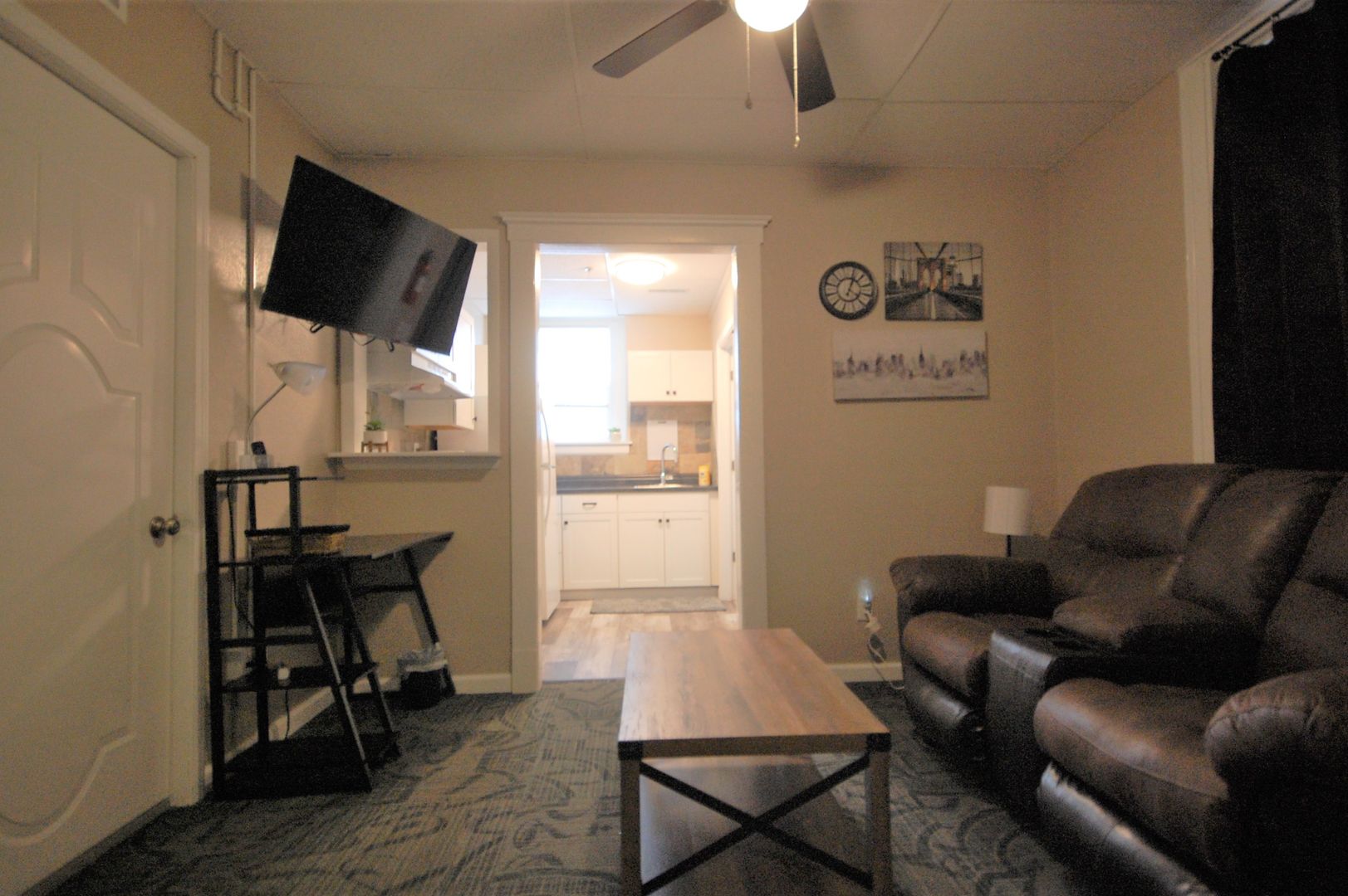 Boone Apartment: 814 8th St.