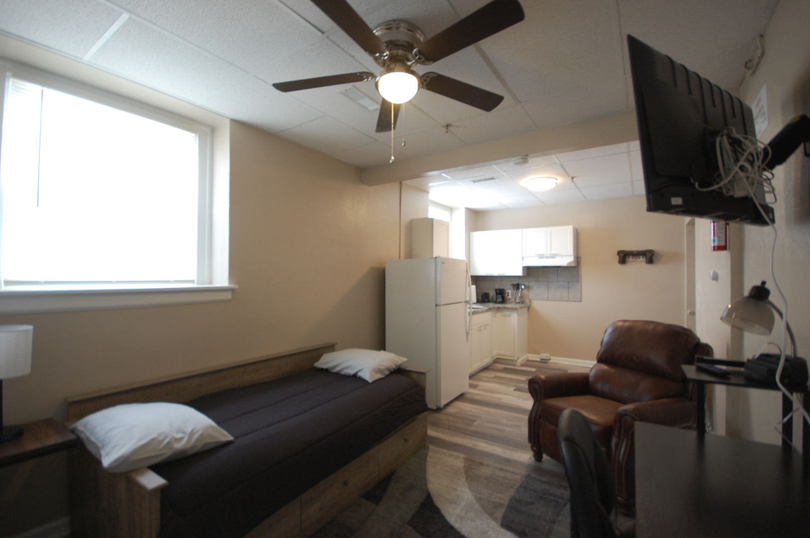 Boone Apartment: 814 8th St.