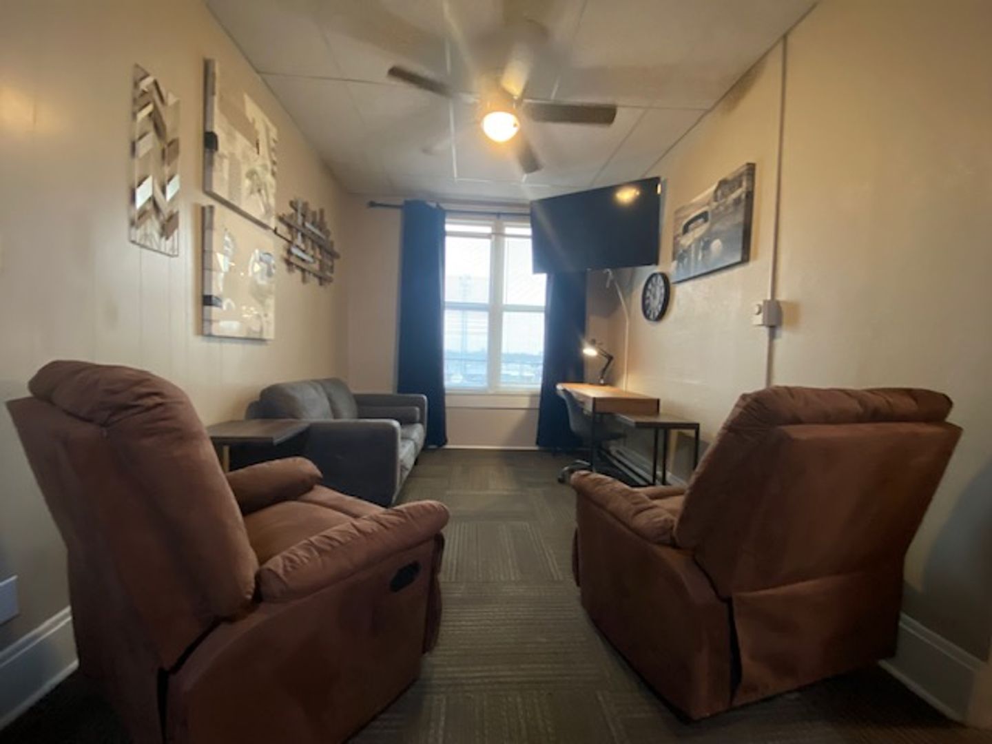 Boone Apartment: 814 8th St.