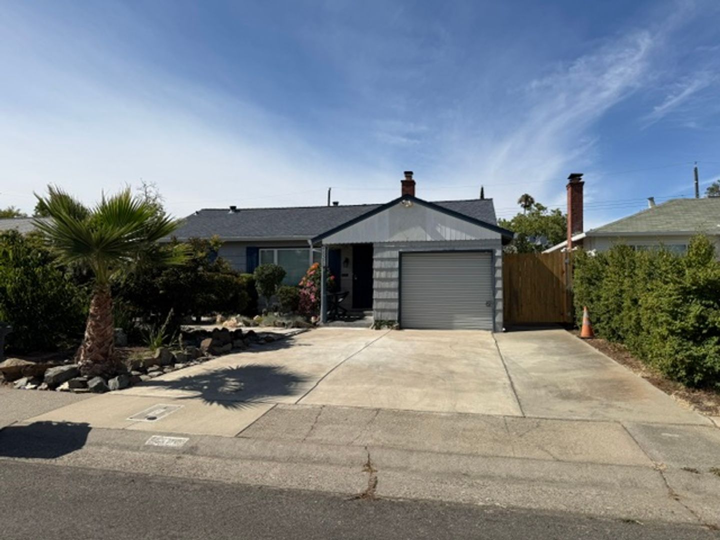 Sacramento House: 2325 25th Ave