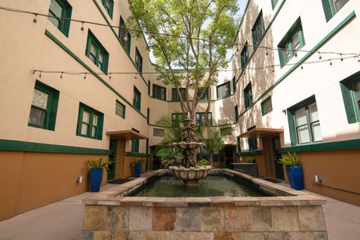 Studio Apartment in Downtown Bakersfield – photo 1