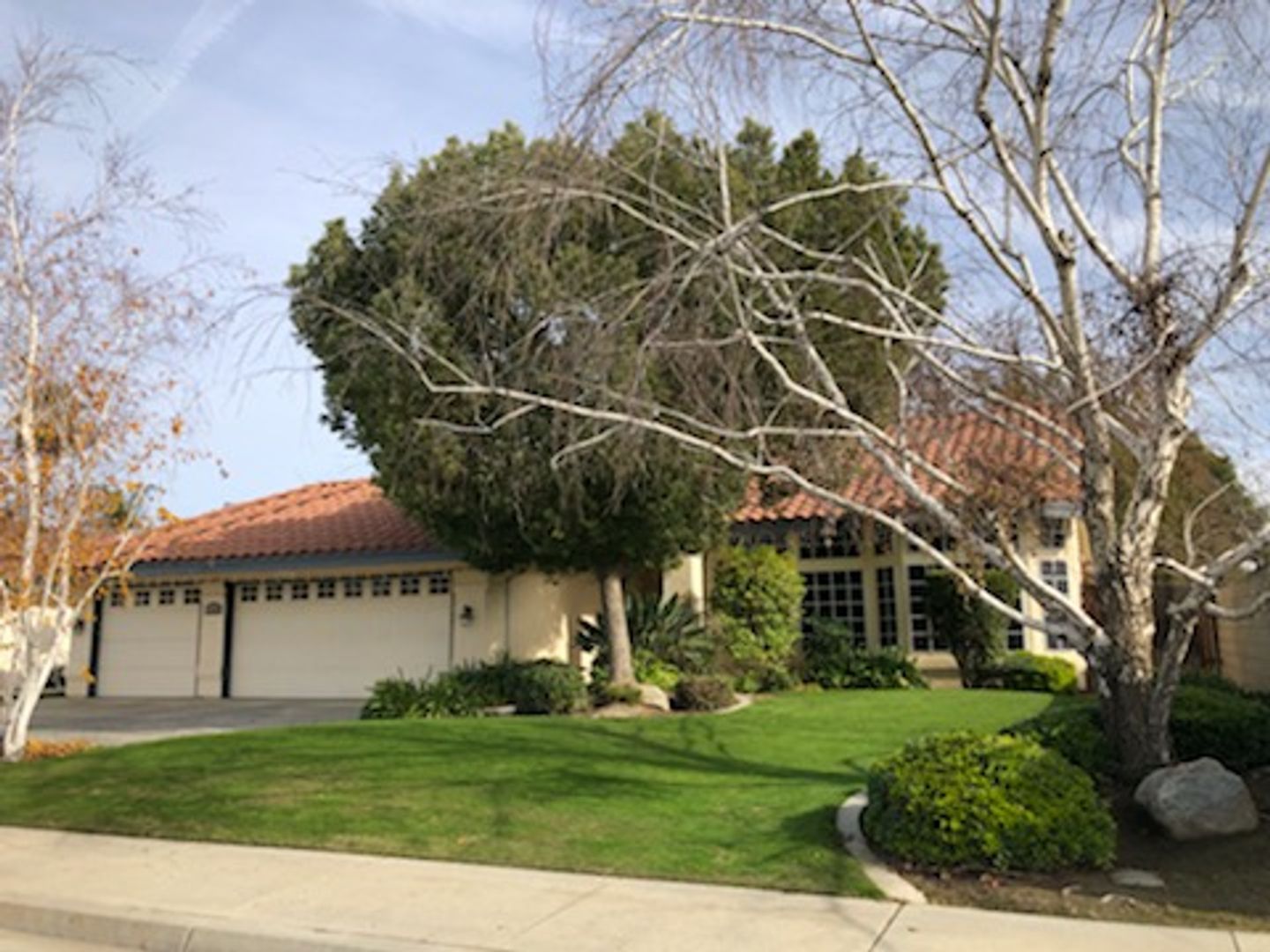 Bakersfield House: 310 Via Rosario