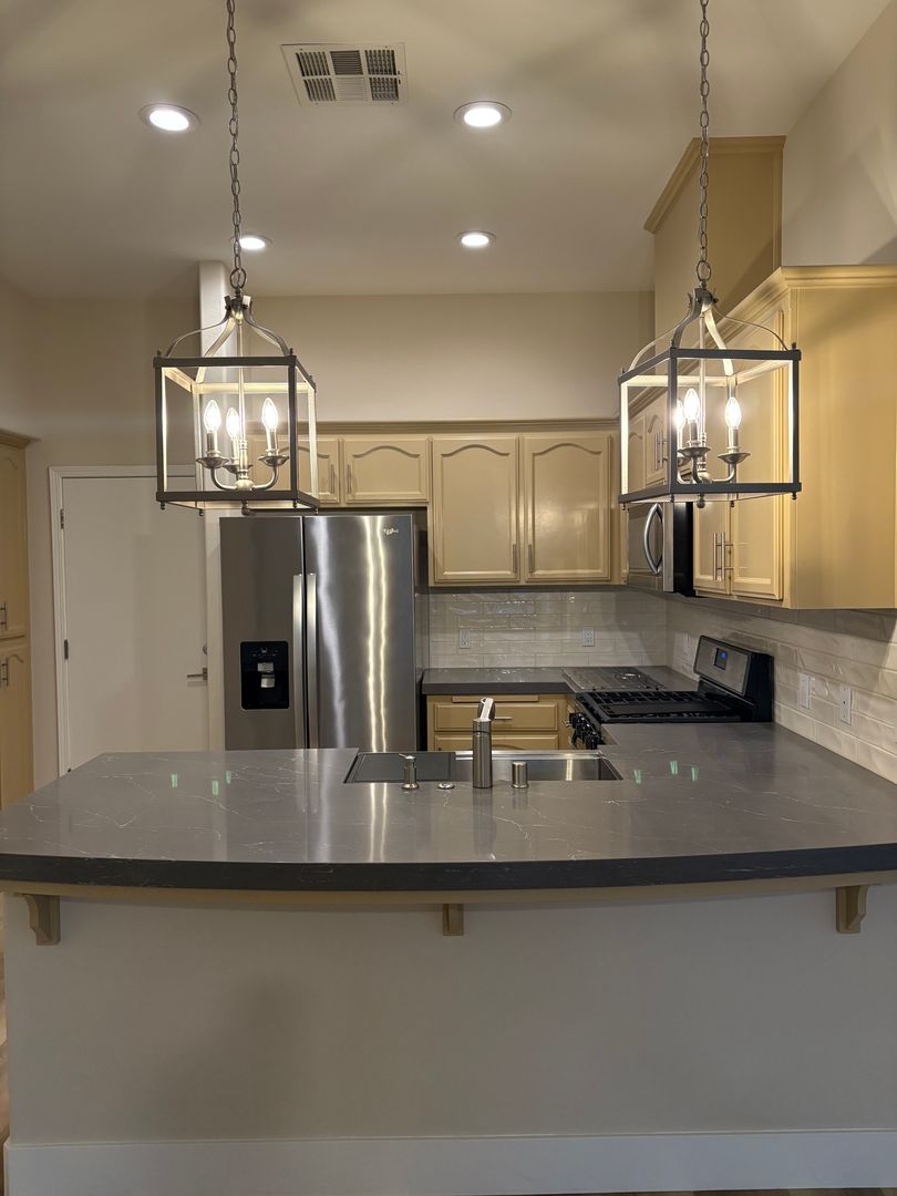 Bakersfield Apartment: 624 Jasmine Parke Drive