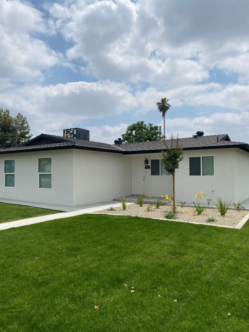 Bakersfield House: 3201 Mesa Drive