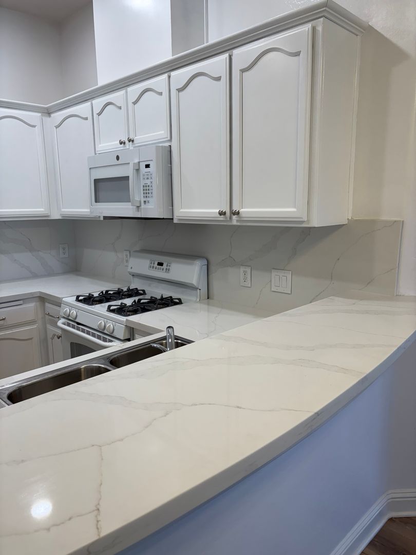 Bakersfield Apartment: 909 Jasmine Parke Drive