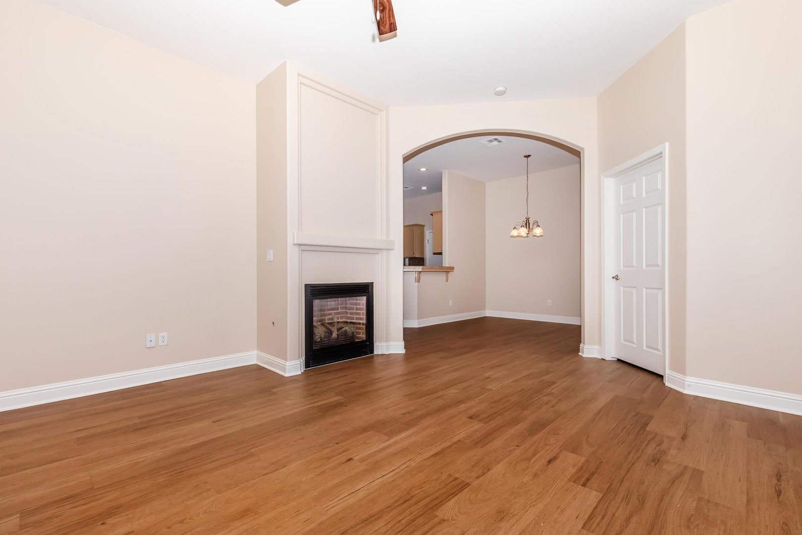 Bakersfield Apartment: 625 Jasmine Parke Drive