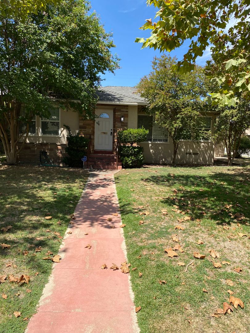 Bakersfield House: 2637 Pine Street