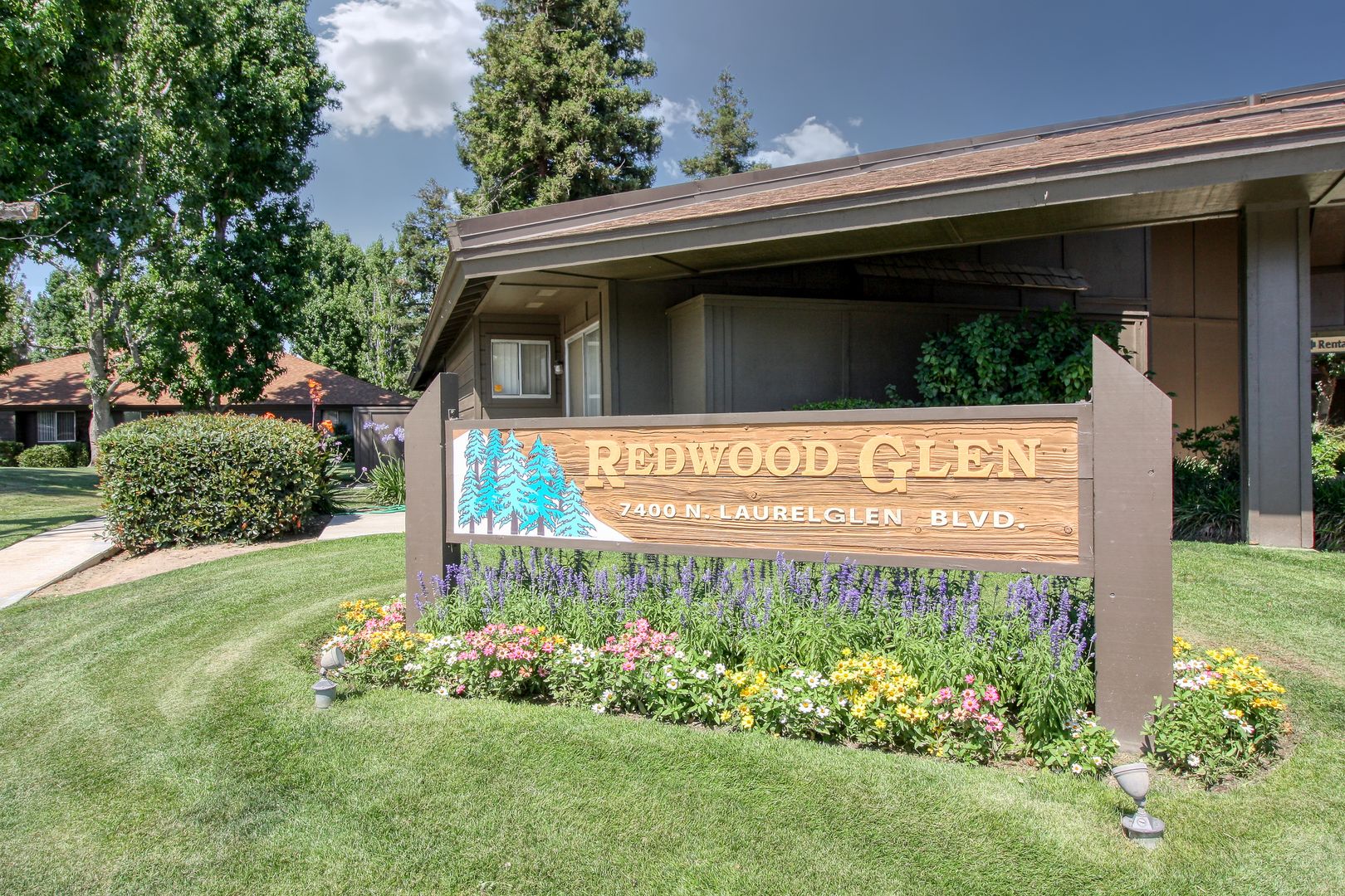 Bakersfield Apartment: 7400 N. Laurelglen Blvd