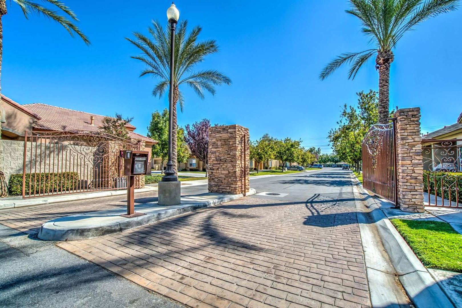 Bakersfield Apartment: 703 Jasmine Parke Drive