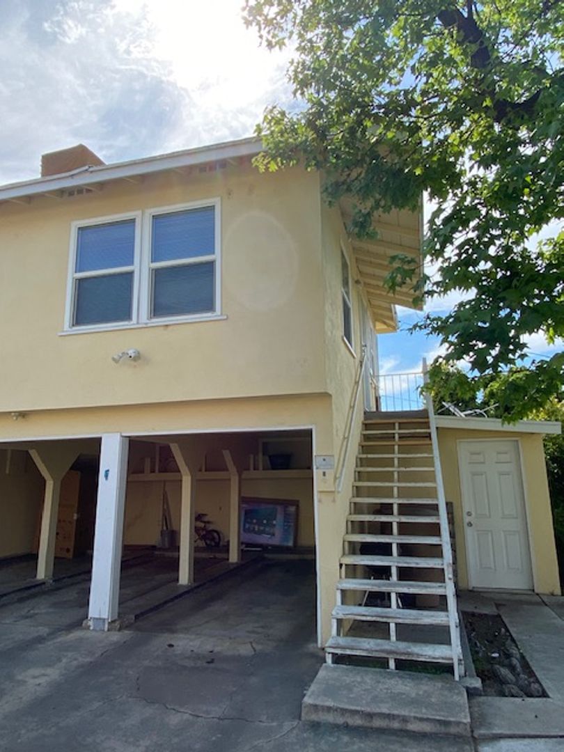 Bakersfield Apartment: 2315 Terrace Way