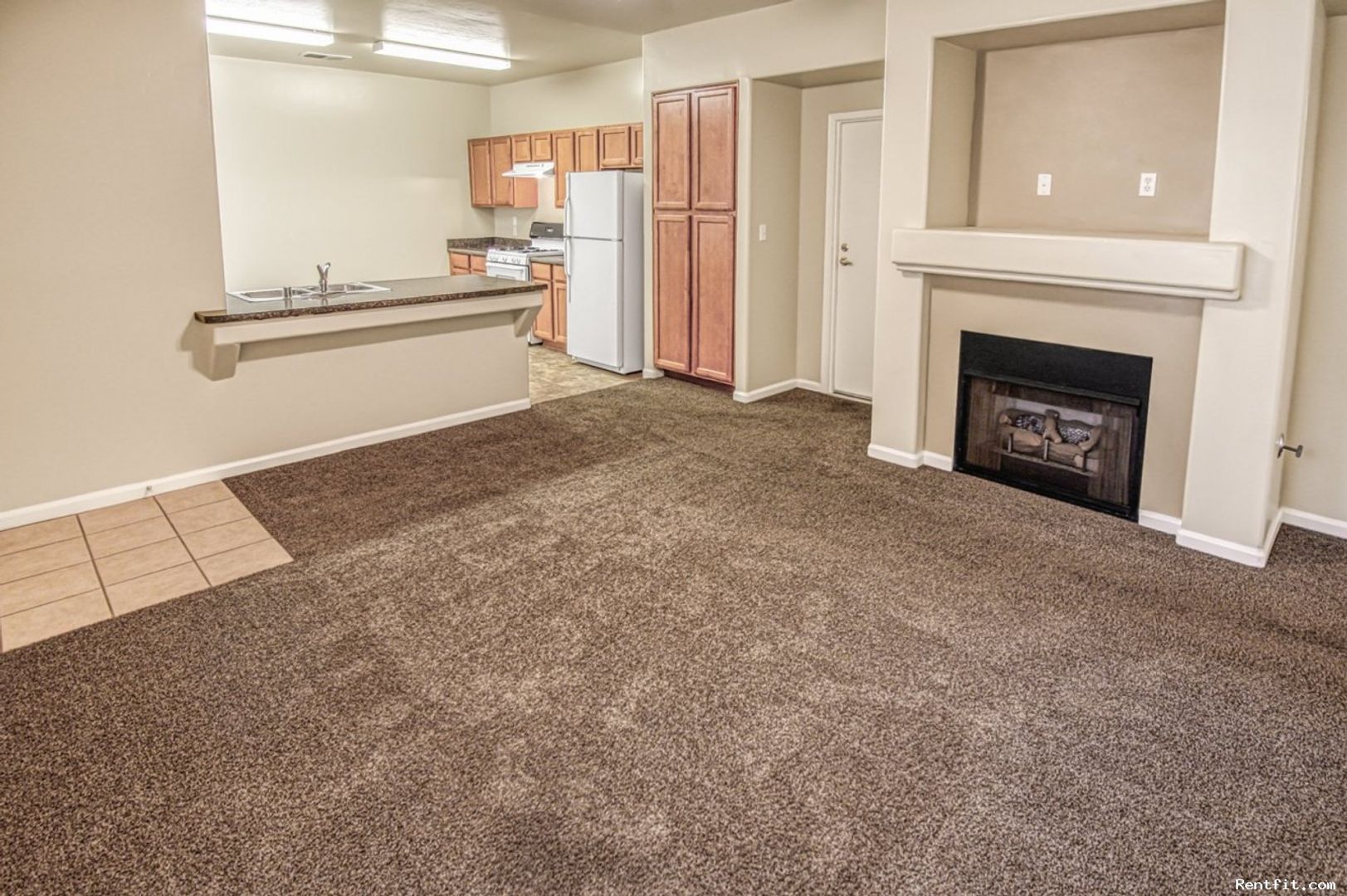 Bakersfield Apartment: 2327 Cullen Court