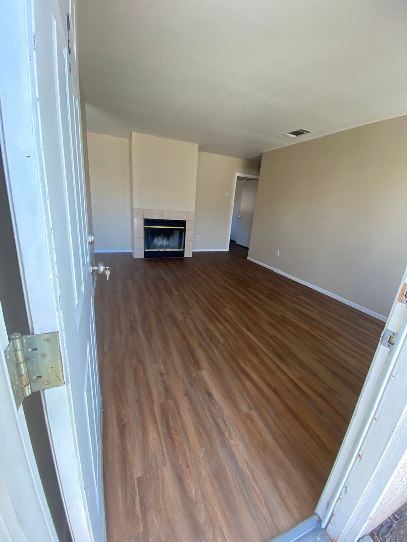 Bakersfield Apartment: 3122 Brookside Drive