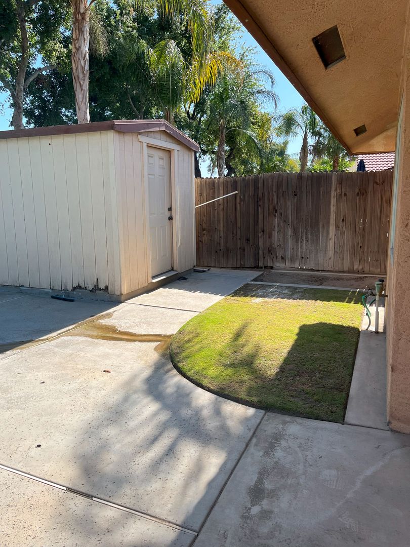 Bakersfield House: 8805 Landover Lane