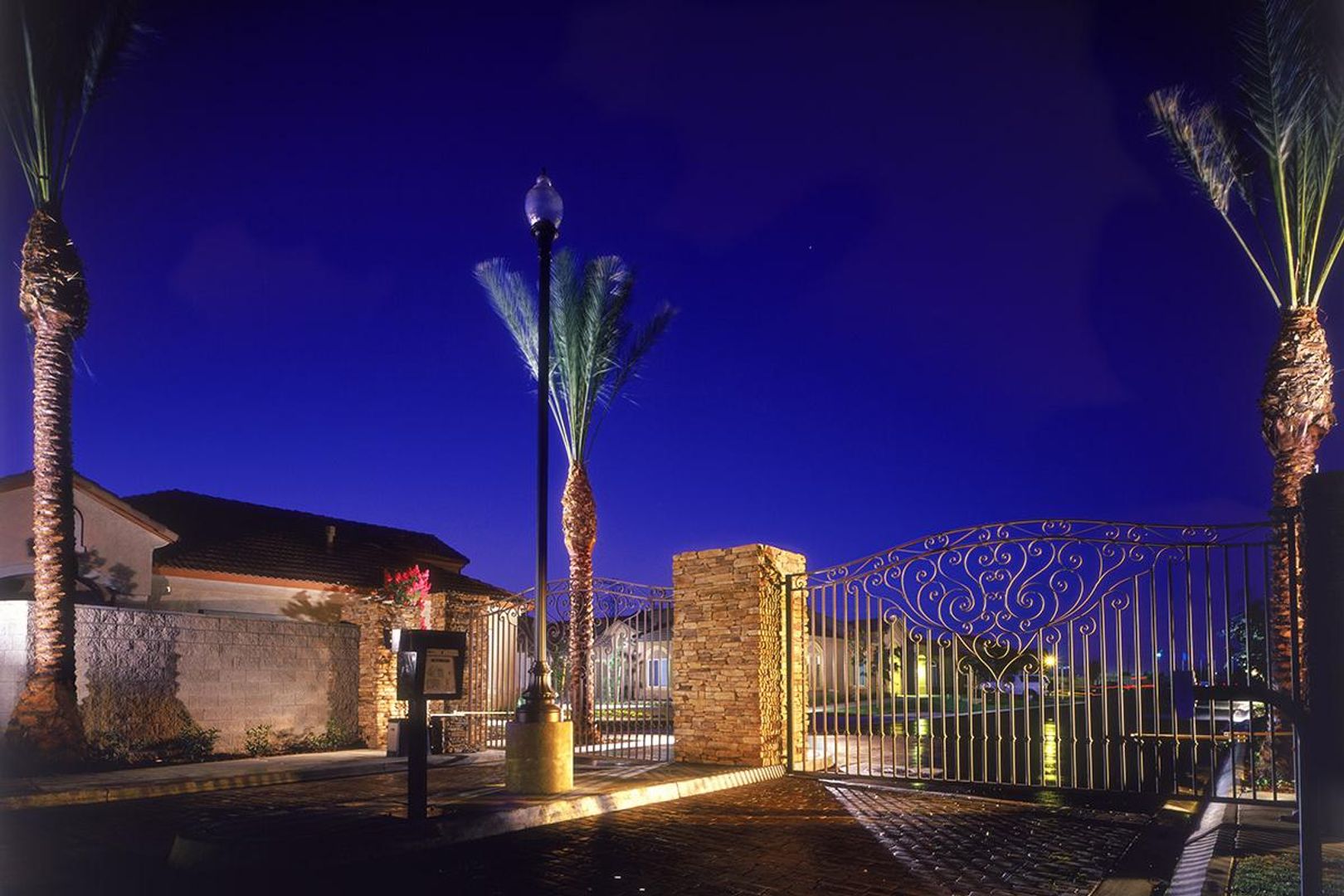 Bakersfield Apartment: 807 Jasmine Parke Drive