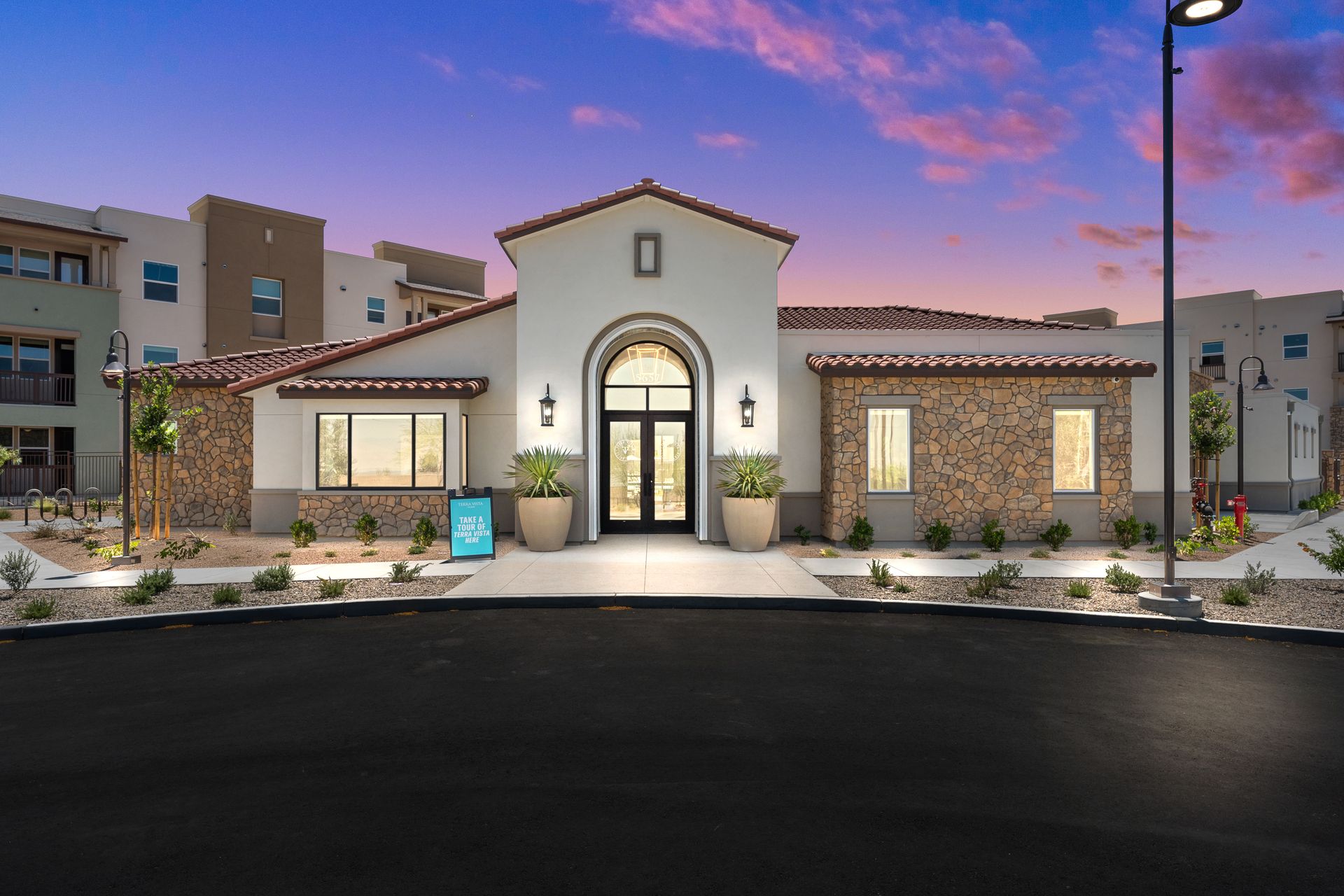 Arvin Apartment: 5657 Outlets at Tejon Parkway