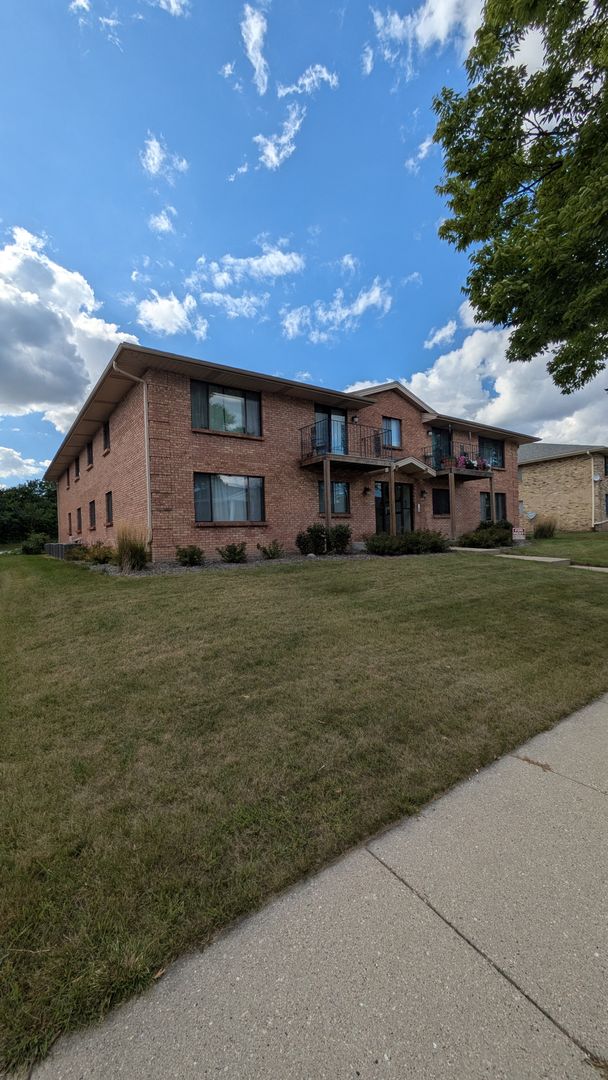 Milwaukee Apartment: 4225 N 104th St.