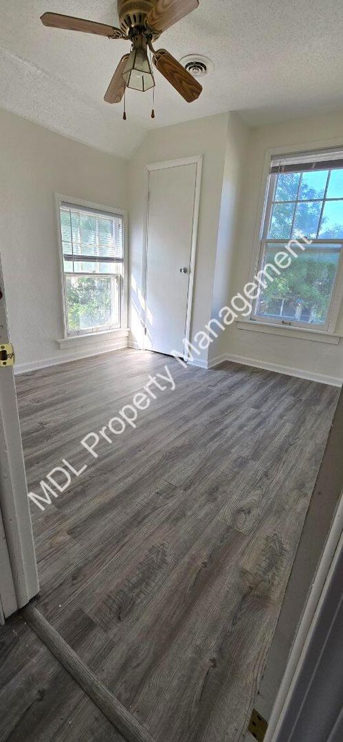 Bay City Apartment: 511 S Monroe