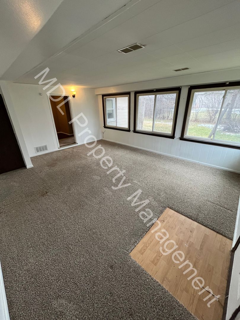 Midland Apartment: 206 Harold Street