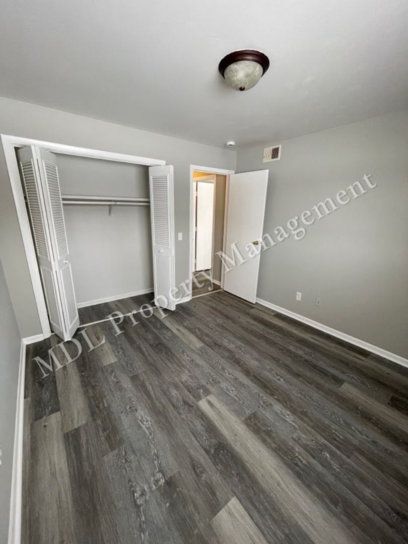 Saginaw Apartment: 1850 Squire Dr