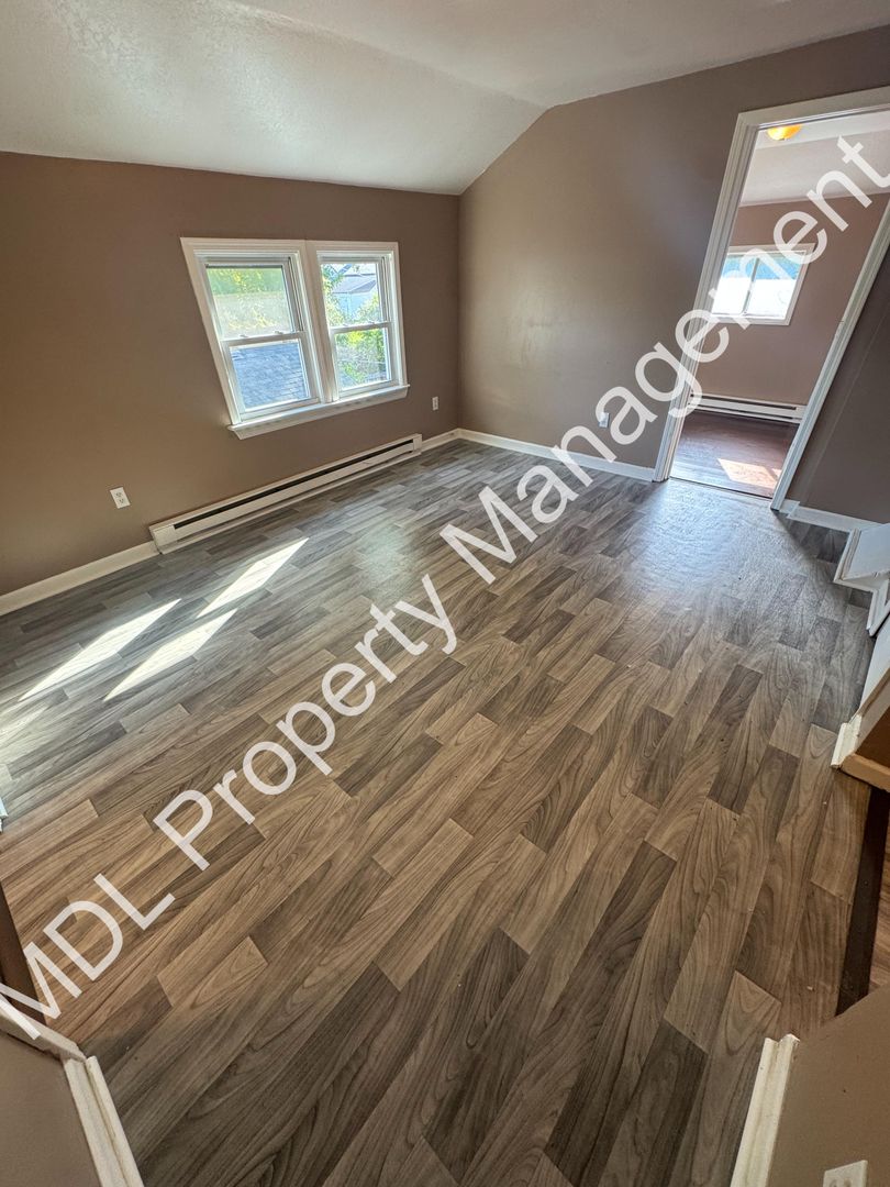 Saginaw Apartment: 408 N Webster