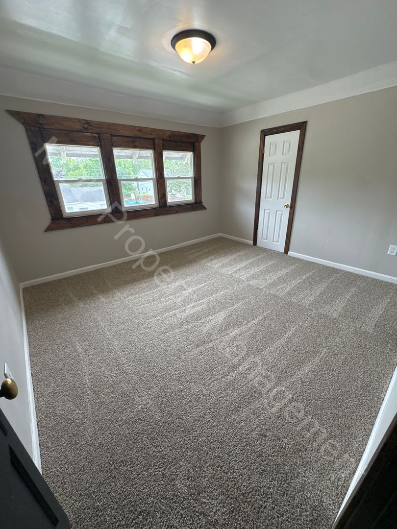 Saginaw Apartment: 2003 W Genesee Ave