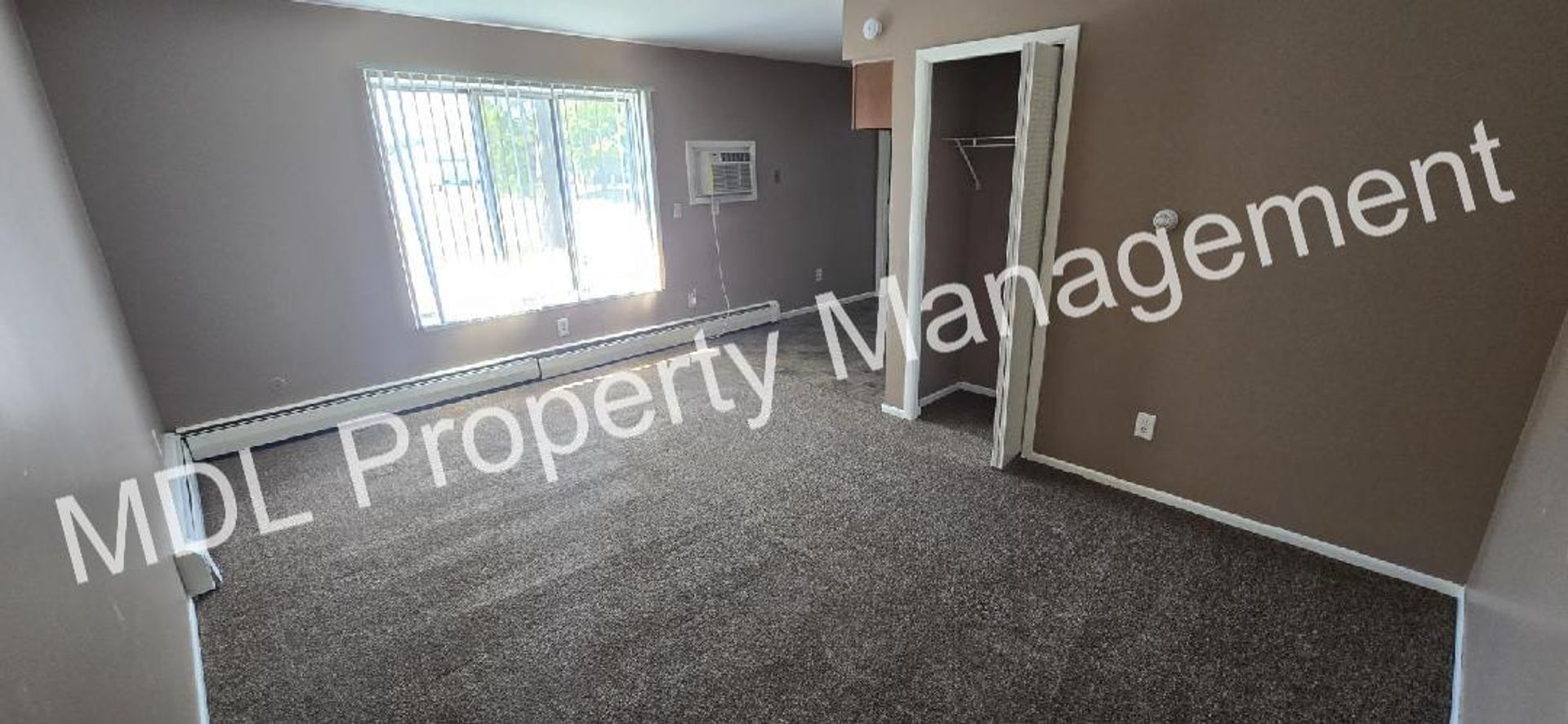 Saginaw Apartment: 422 Mc Gregor Street