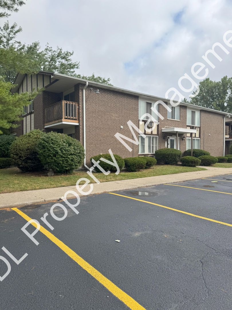 Saginaw Apartment: 1850 Squire Dr