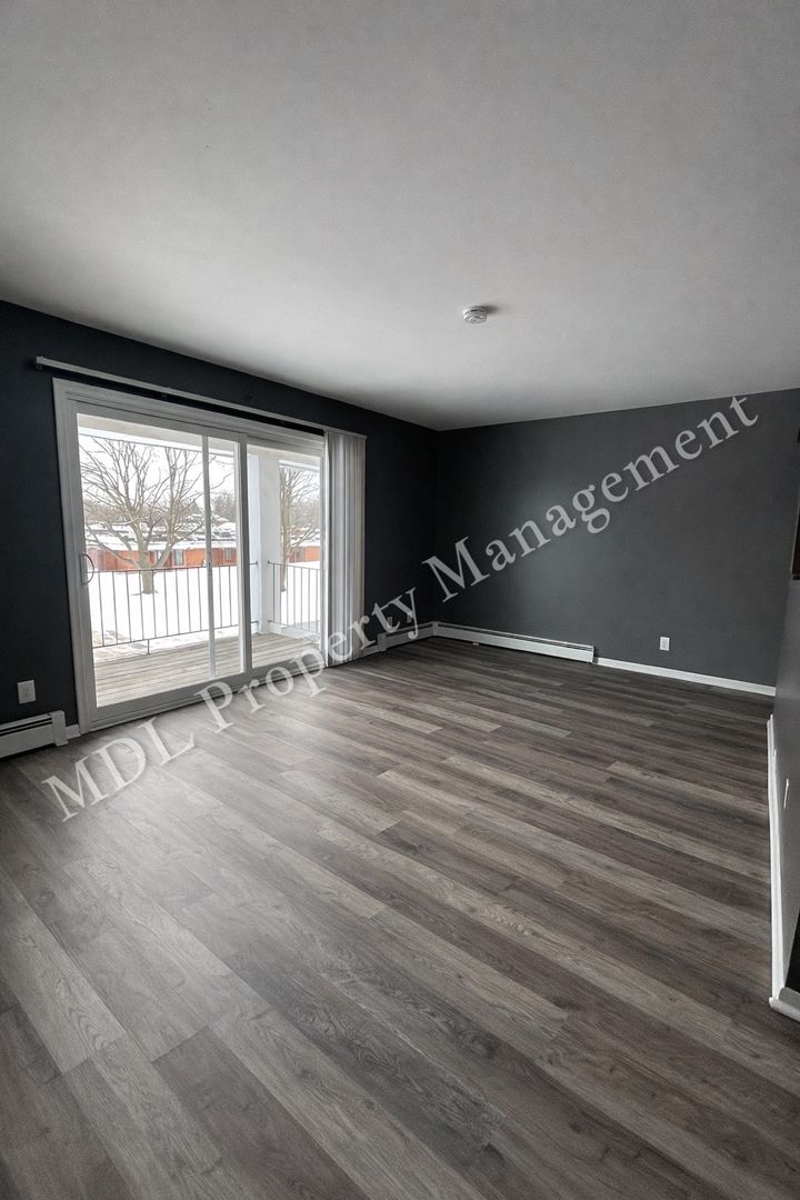 Saginaw Apartment: 3121 Southfield Dr