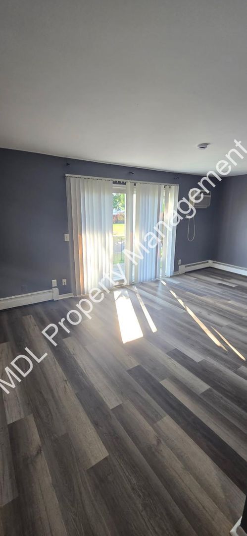 Saginaw Apartment: 3121 Southfield Dr