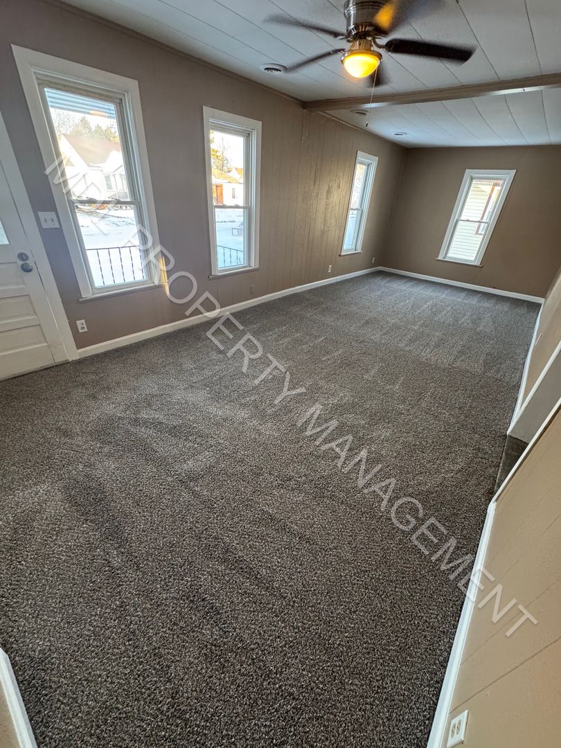 Saginaw House: 1909 Stanley Street