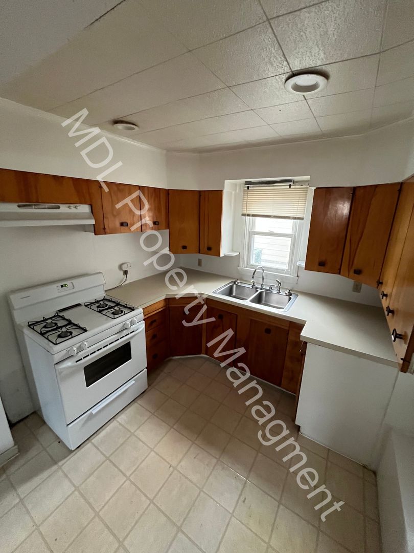 Midland Apartment: 206 Harold Street