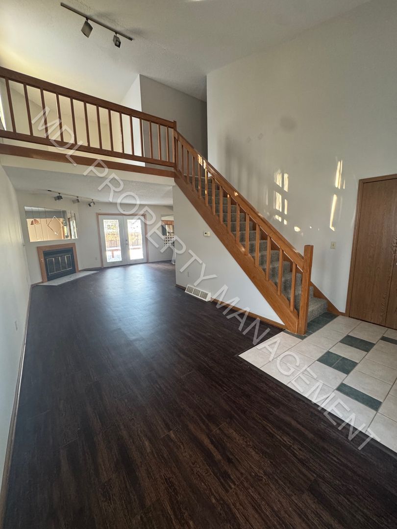 Saginaw House: 2345 Darwin Lane