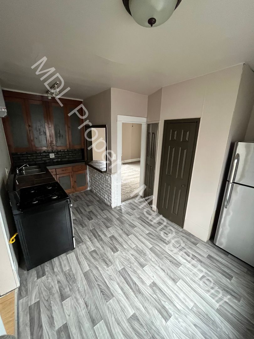 Saginaw House: 2322 Durand St