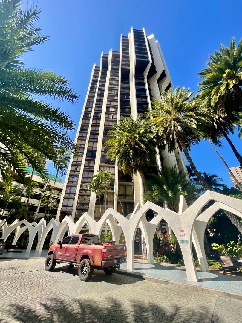 Honolulu House: 300 Nani Way #I-905