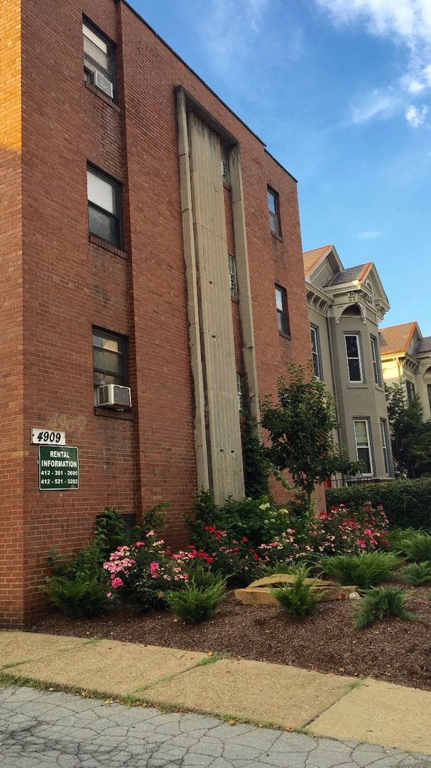 Pittsburgh Apartment: 4909 CENTRE AVE