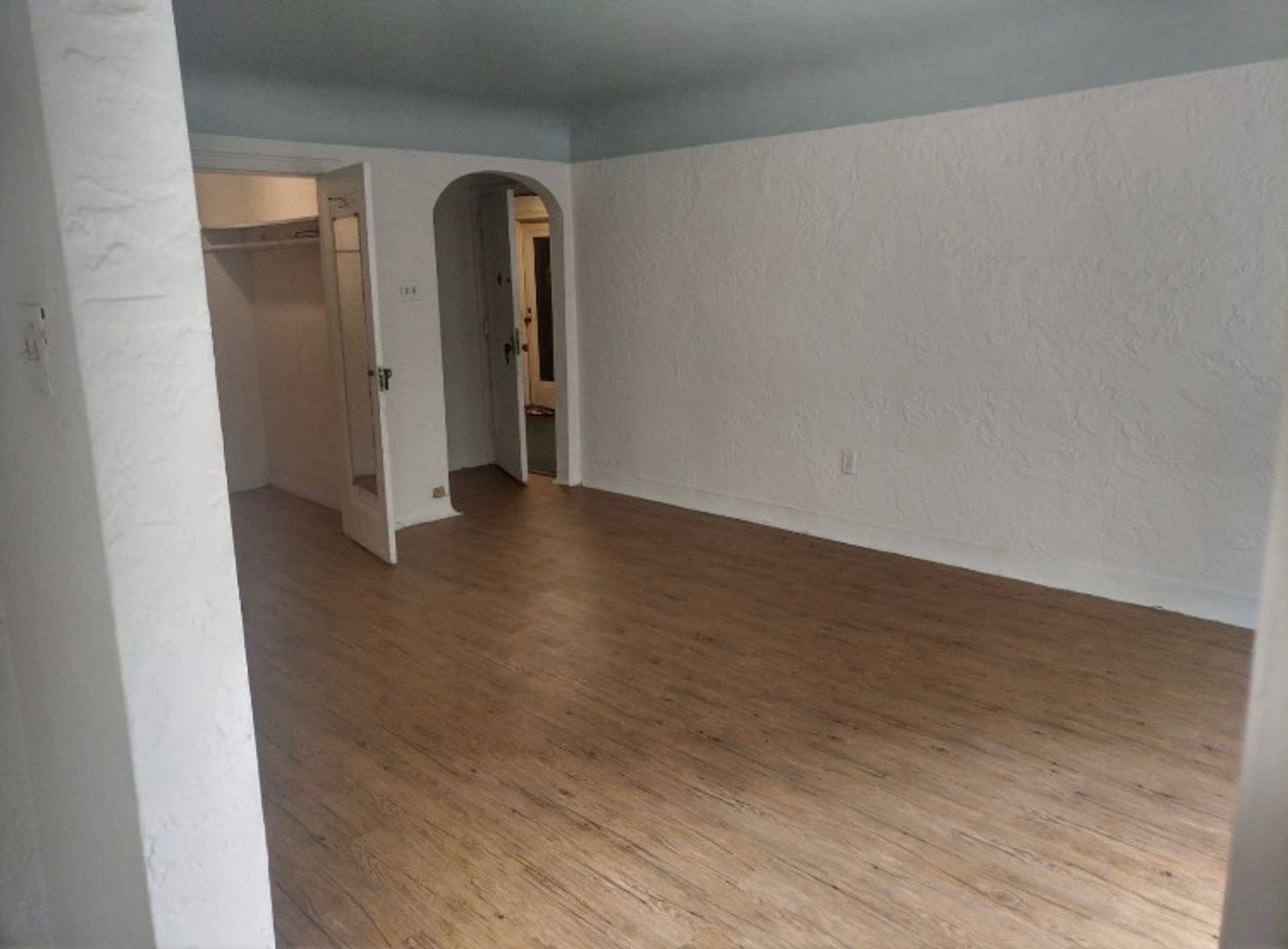 Pittsburgh Apartment: 5612 Hempstead Rd