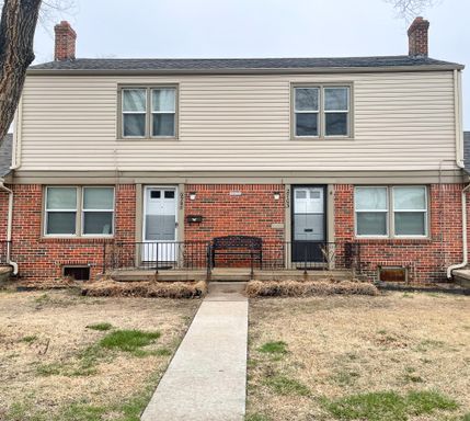Renovated Family Friendly Apartment Complex with Mature Trees. – photo 1