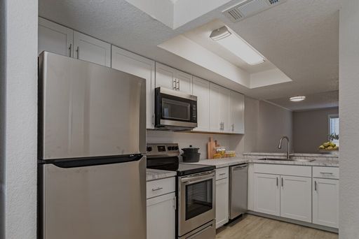 $1500 IN FREE RENT | $500 OFF SEPTEMBER + OCTOBER + NOVEMBER! – photo 1