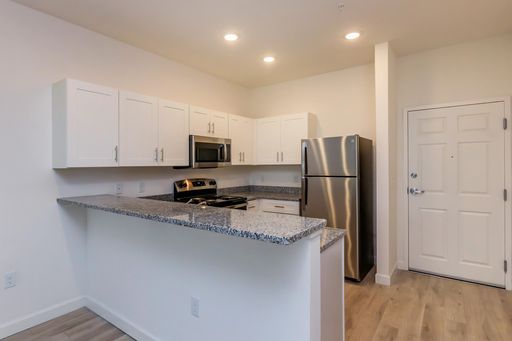 Alford (1/1) With Home Office – photo 1