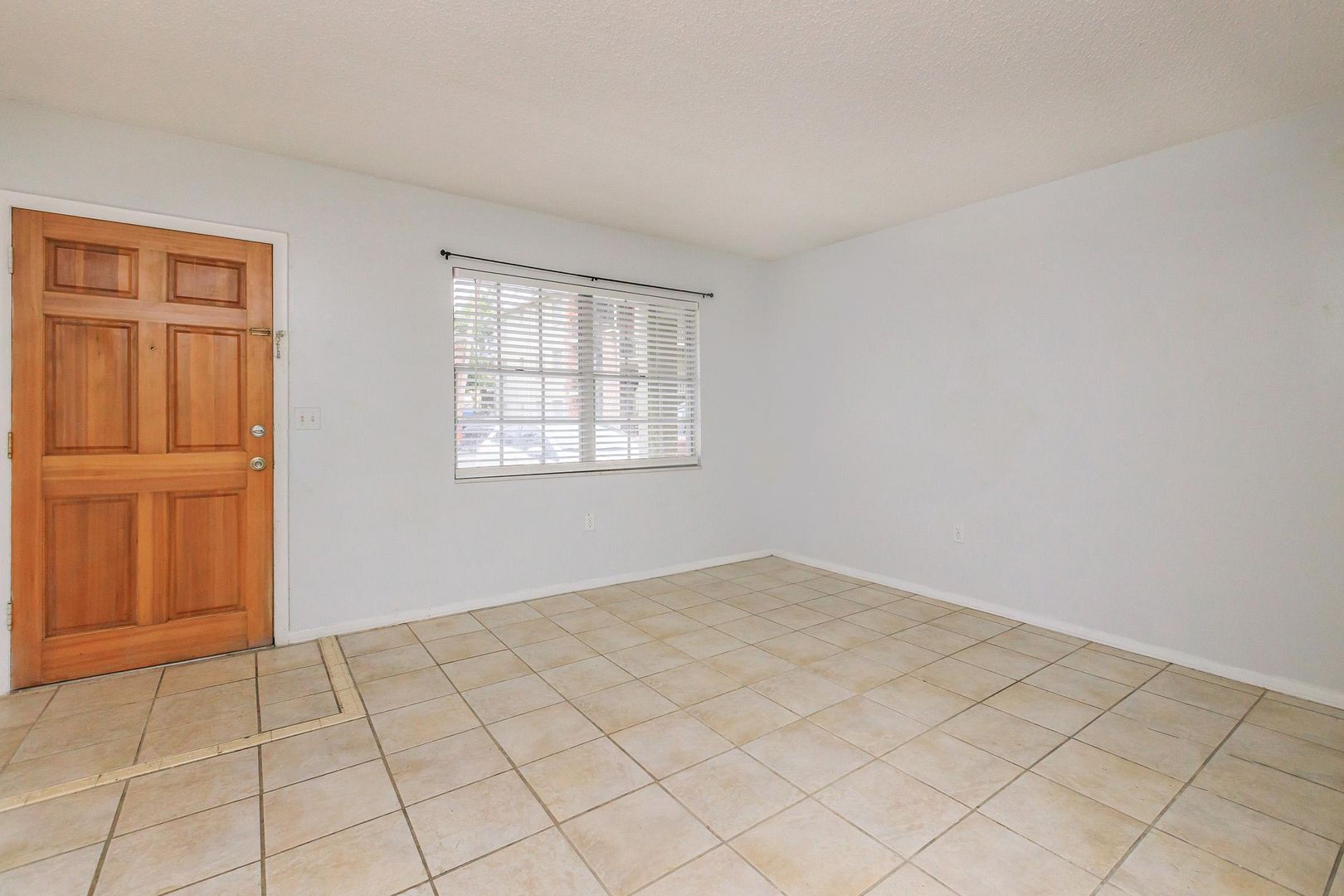 Bradenton Apartment: 4507 9th St W