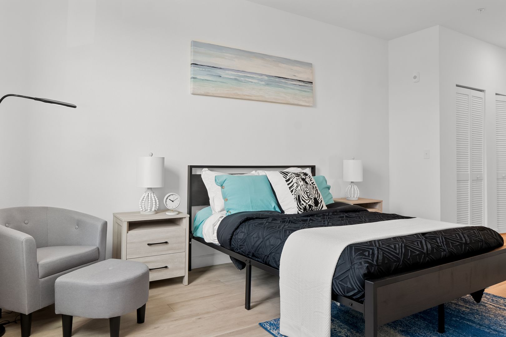Davenport Apartment: 1052 Windsor Rd