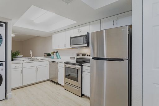 Palm Flats Apartments- 2/2 – photo 1