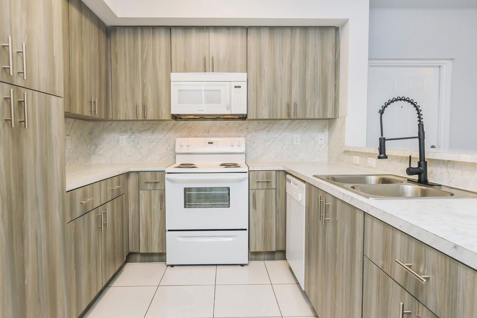 Miami Apartment: 13720 SW 272nd St